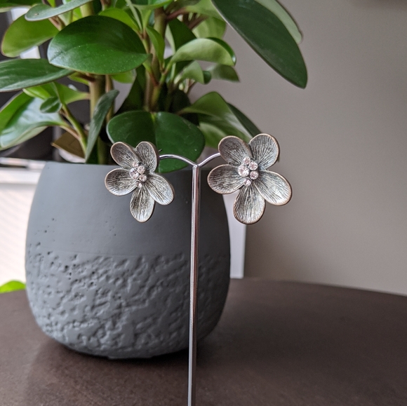 Vintage flower earrings